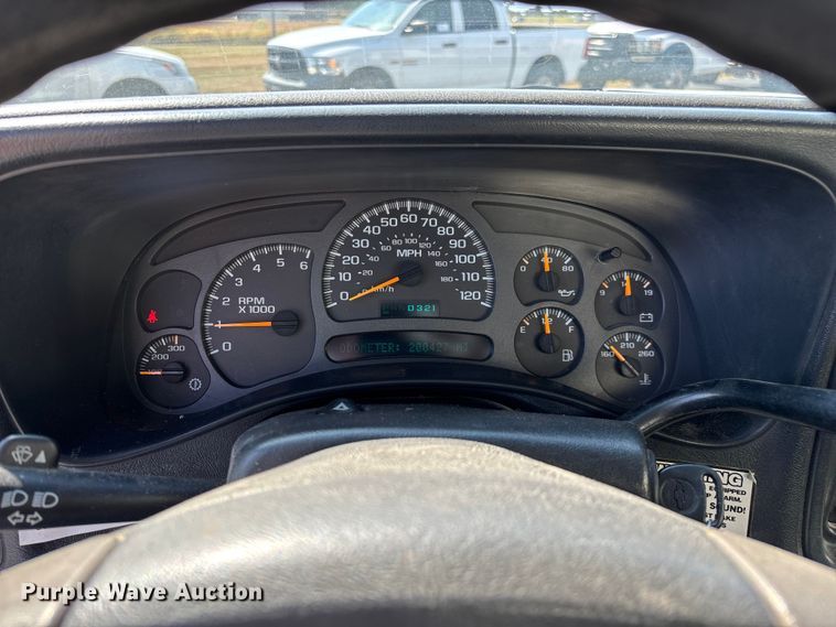 image for item ED2214 2005 Chevrolet Silverado 3500 utility bed pickup truck