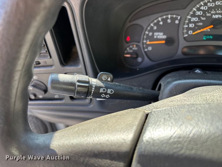 image for item ED2214 2005 Chevrolet Silverado 3500 utility bed pickup truck