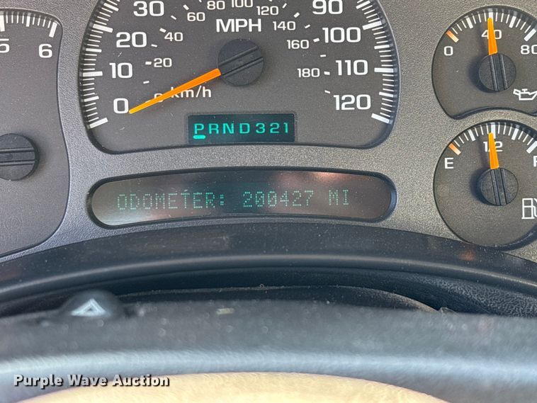 image for item ED2214 2005 Chevrolet Silverado 3500 utility bed pickup truck