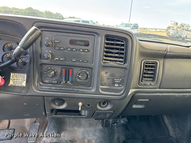 image for item ED2214 2005 Chevrolet Silverado 3500 utility bed pickup truck