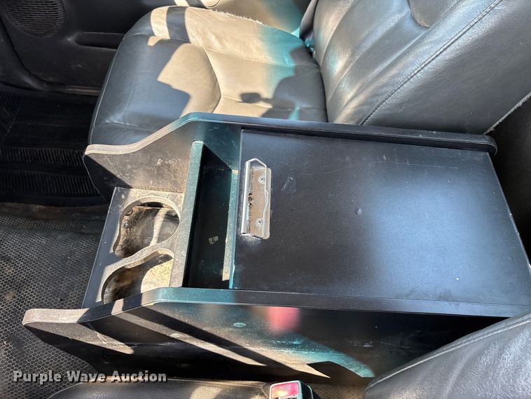 image for item ED2214 2005 Chevrolet Silverado 3500 utility bed pickup truck