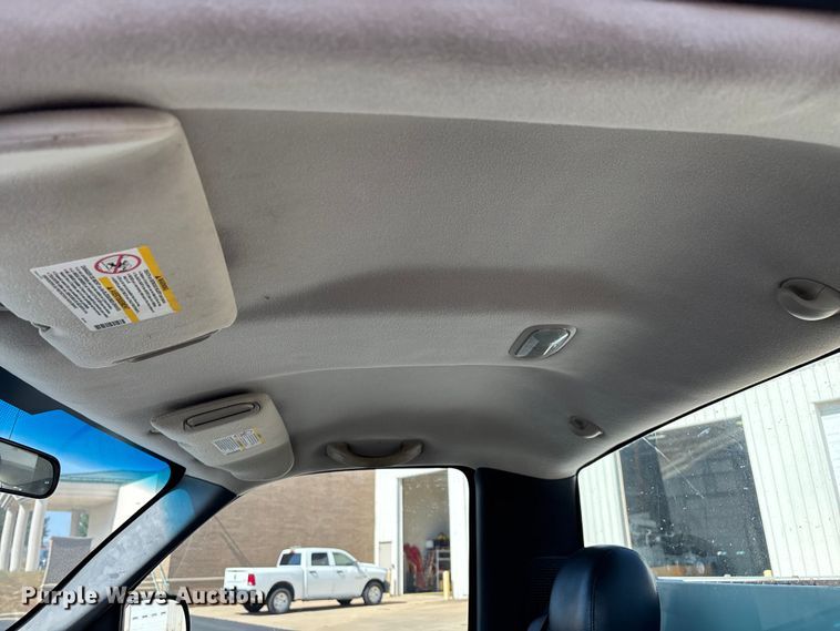 image for item ED2214 2005 Chevrolet Silverado 3500 utility bed pickup truck