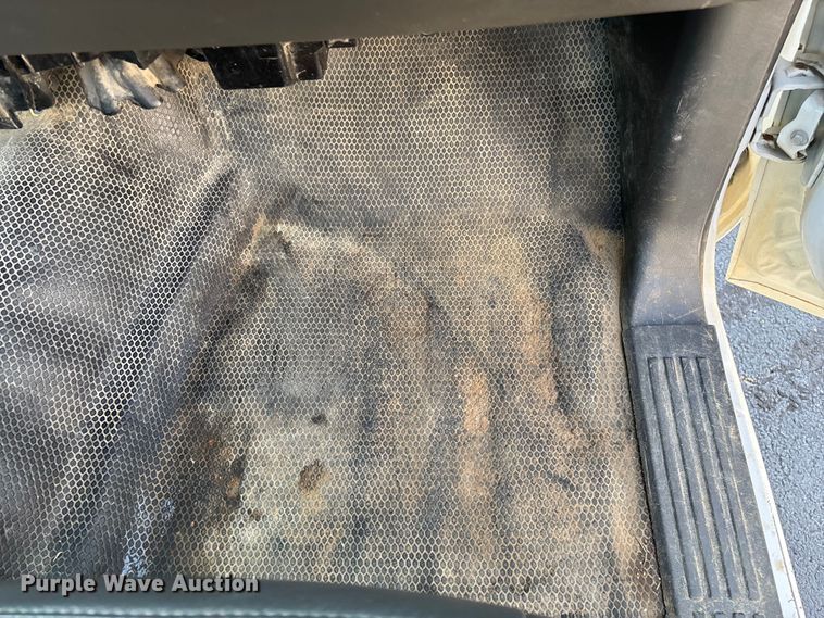 image for item ED2214 2005 Chevrolet Silverado 3500 utility bed pickup truck