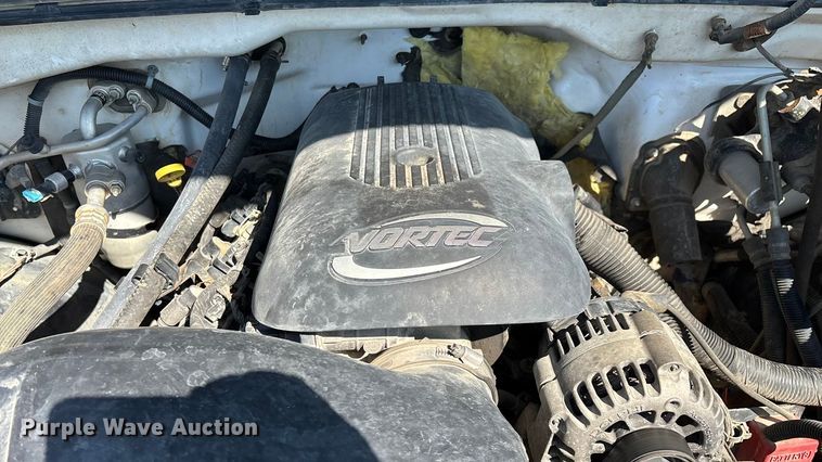 image for item ED2214 2005 Chevrolet Silverado 3500 utility bed pickup truck