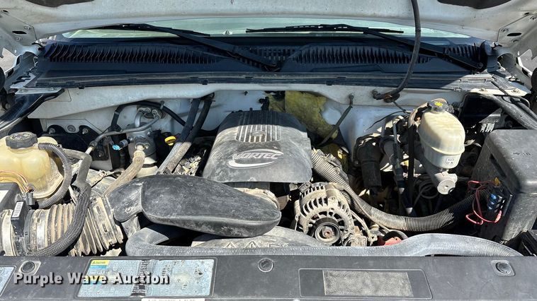 image for item ED2214 2005 Chevrolet Silverado 3500 utility bed pickup truck