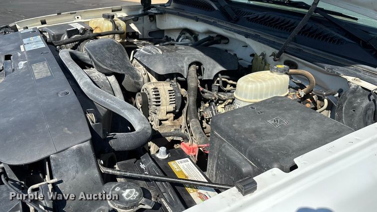 image for item ED2214 2005 Chevrolet Silverado 3500 utility bed pickup truck