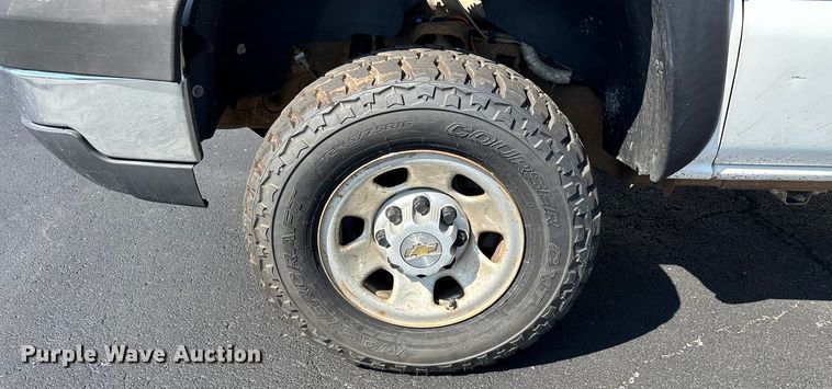 image for item ED2214 2005 Chevrolet Silverado 3500 utility bed pickup truck