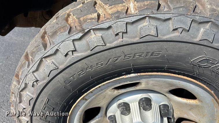 image for item ED2214 2005 Chevrolet Silverado 3500 utility bed pickup truck