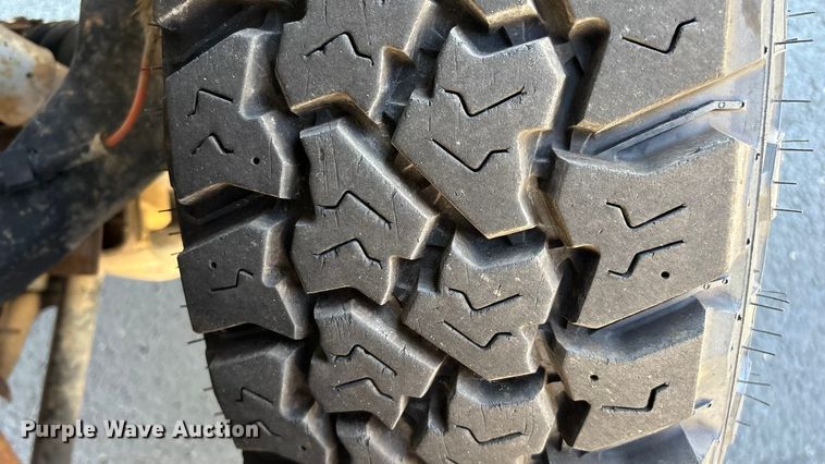 image for item ED2214 2005 Chevrolet Silverado 3500 utility bed pickup truck