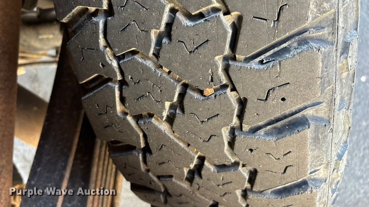 image for item ED2214 2005 Chevrolet Silverado 3500 utility bed pickup truck