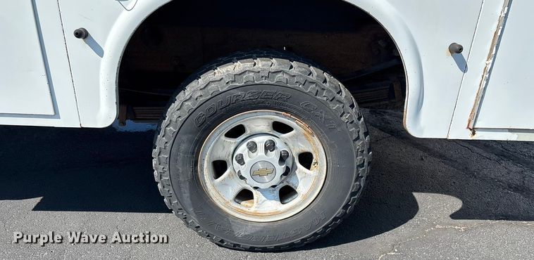 image for item ED2214 2005 Chevrolet Silverado 3500 utility bed pickup truck