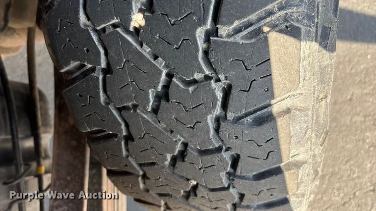 image for item ED2214 2005 Chevrolet Silverado 3500 utility bed pickup truck