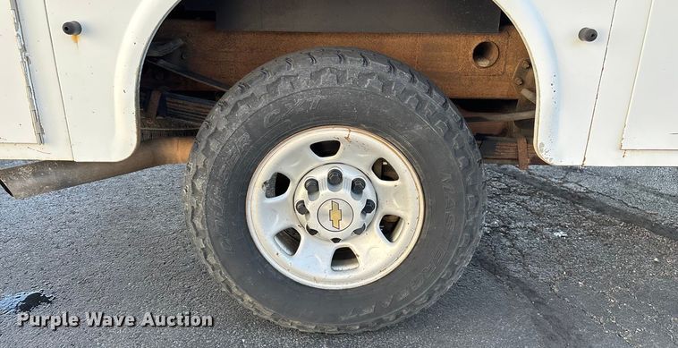 image for item ED2214 2005 Chevrolet Silverado 3500 utility bed pickup truck