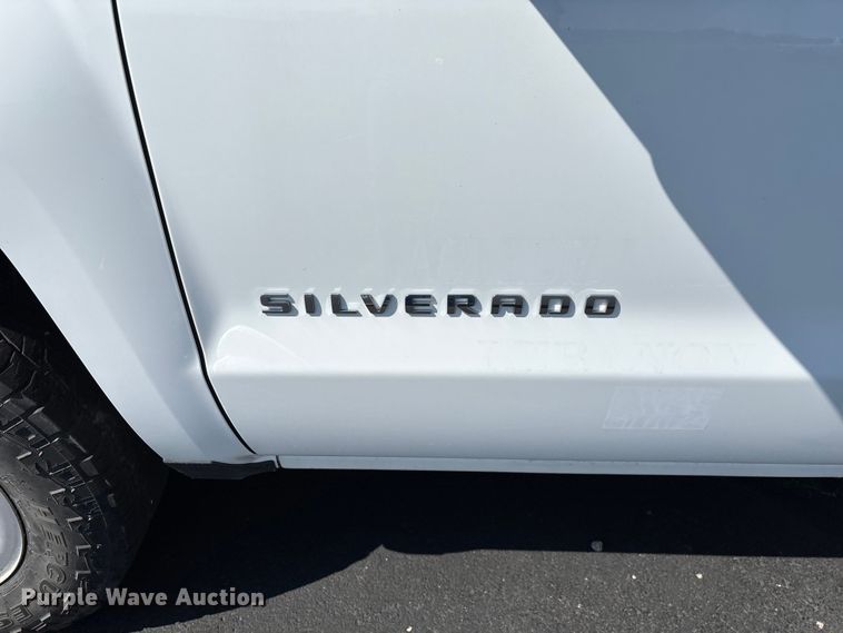 image for item ED2215 2018 Chevrolet Silverado 1500 Crew Cab pickup truck