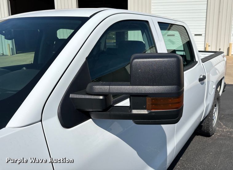 image for item ED2215 2018 Chevrolet Silverado 1500 Crew Cab pickup truck