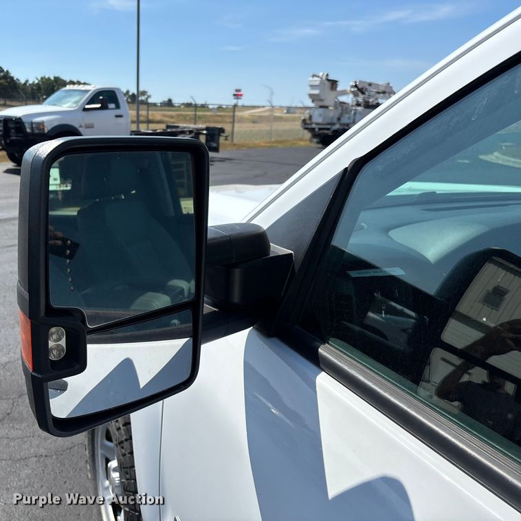 image for item ED2215 2018 Chevrolet Silverado 1500 Crew Cab pickup truck