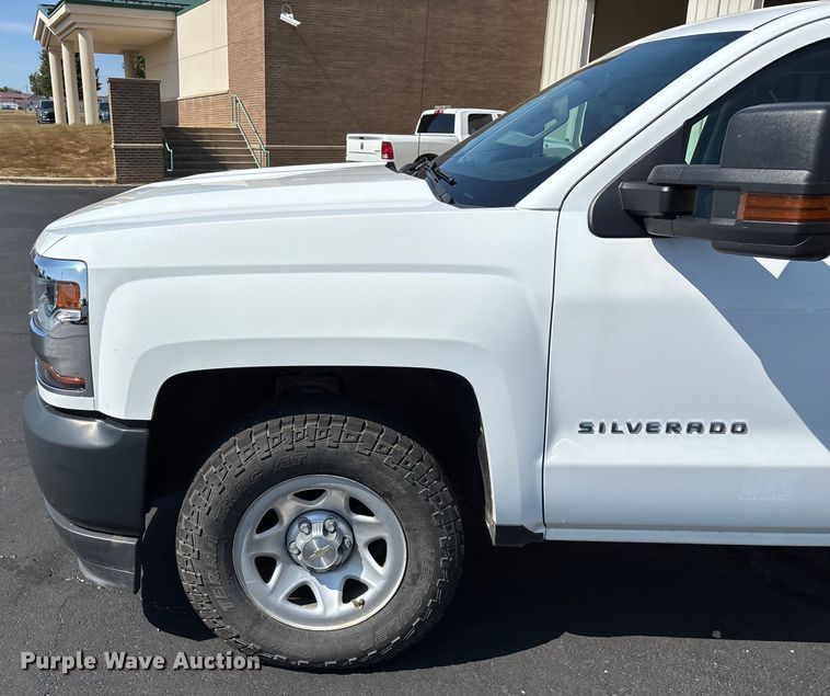 image for item ED2215 2018 Chevrolet Silverado 1500 Crew Cab pickup truck