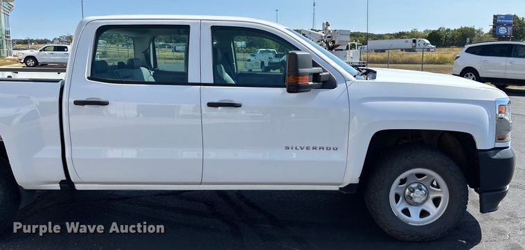 image for item ED2215 2018 Chevrolet Silverado 1500 Crew Cab pickup truck