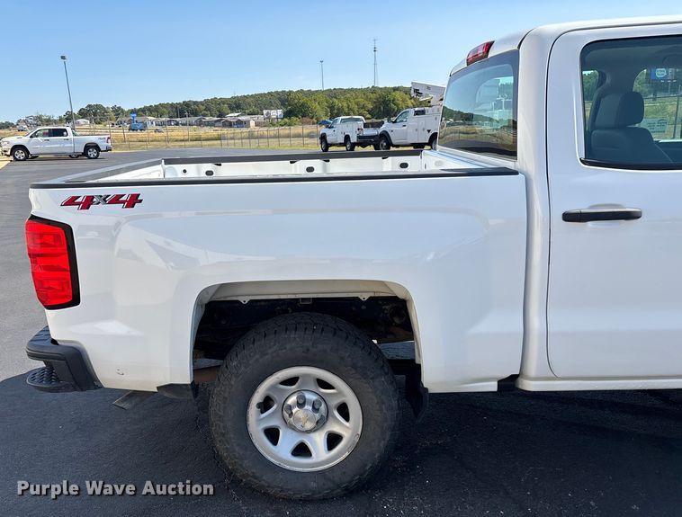 image for item ED2215 2018 Chevrolet Silverado 1500 Crew Cab pickup truck