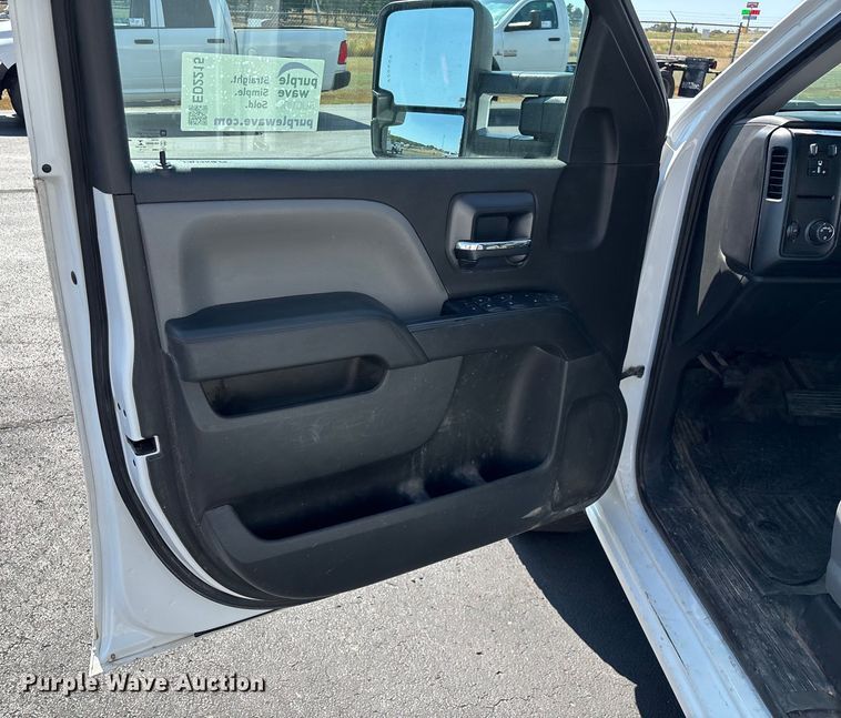 image for item ED2215 2018 Chevrolet Silverado 1500 Crew Cab pickup truck