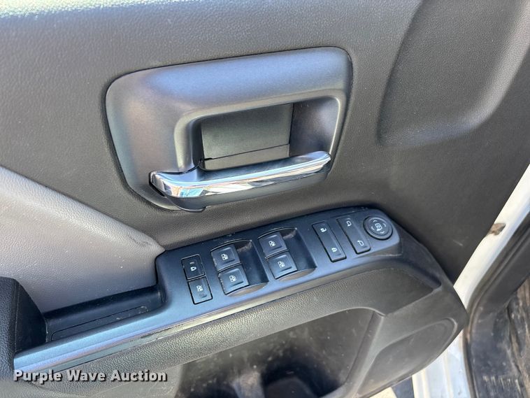 image for item ED2215 2018 Chevrolet Silverado 1500 Crew Cab pickup truck