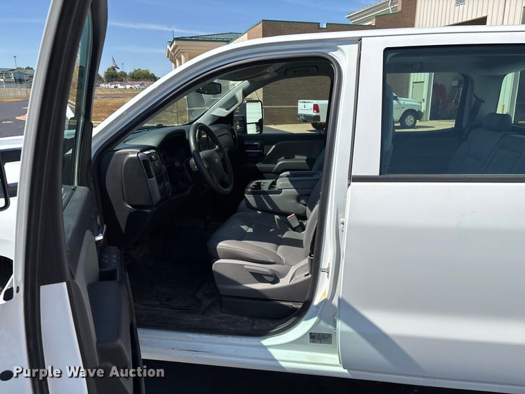 image for item ED2215 2018 Chevrolet Silverado 1500 Crew Cab pickup truck