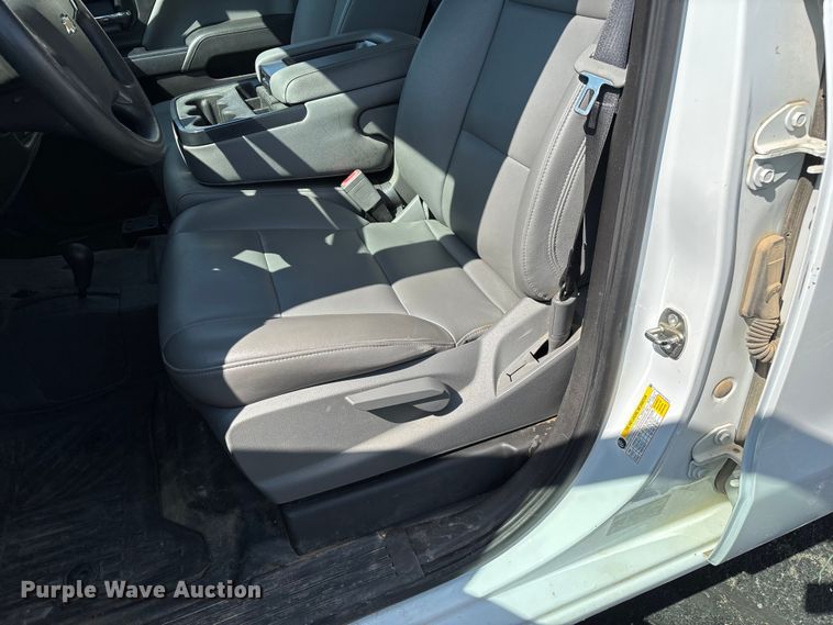 image for item ED2215 2018 Chevrolet Silverado 1500 Crew Cab pickup truck