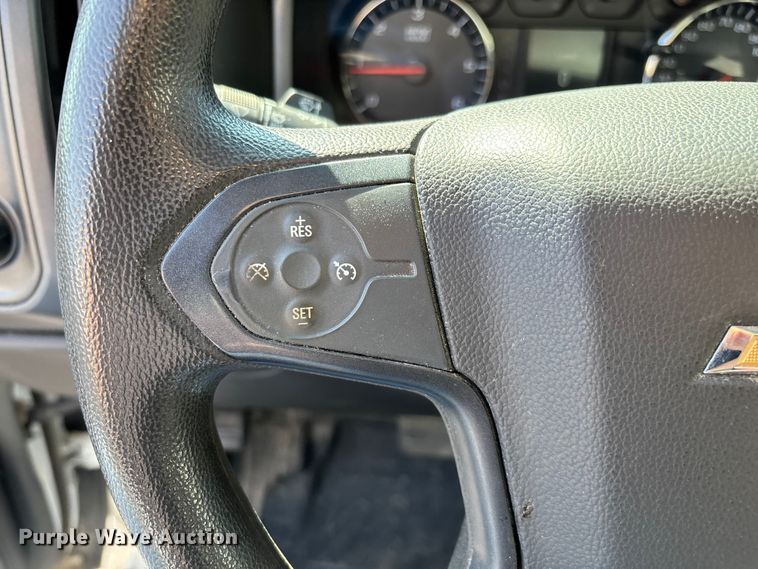 image for item ED2215 2018 Chevrolet Silverado 1500 Crew Cab pickup truck