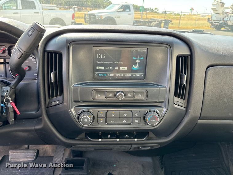 image for item ED2215 2018 Chevrolet Silverado 1500 Crew Cab pickup truck