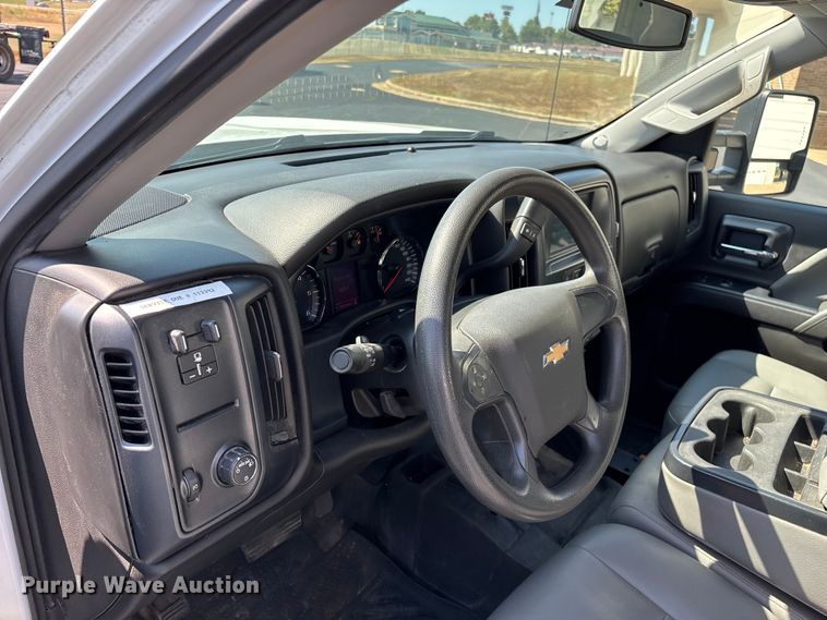 image for item ED2215 2018 Chevrolet Silverado 1500 Crew Cab pickup truck