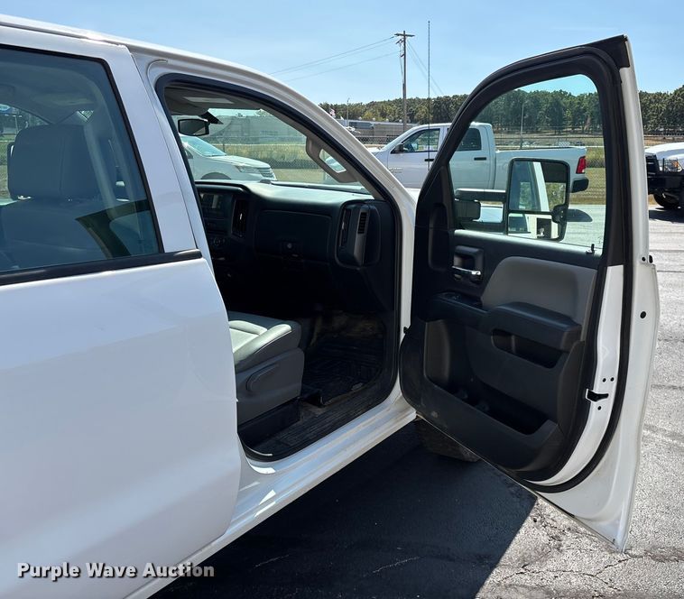 image for item ED2215 2018 Chevrolet Silverado 1500 Crew Cab pickup truck