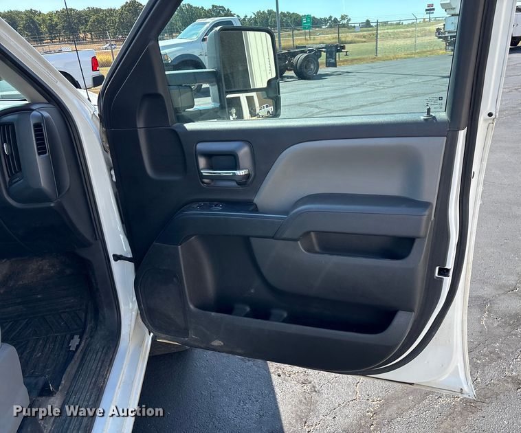 image for item ED2215 2018 Chevrolet Silverado 1500 Crew Cab pickup truck