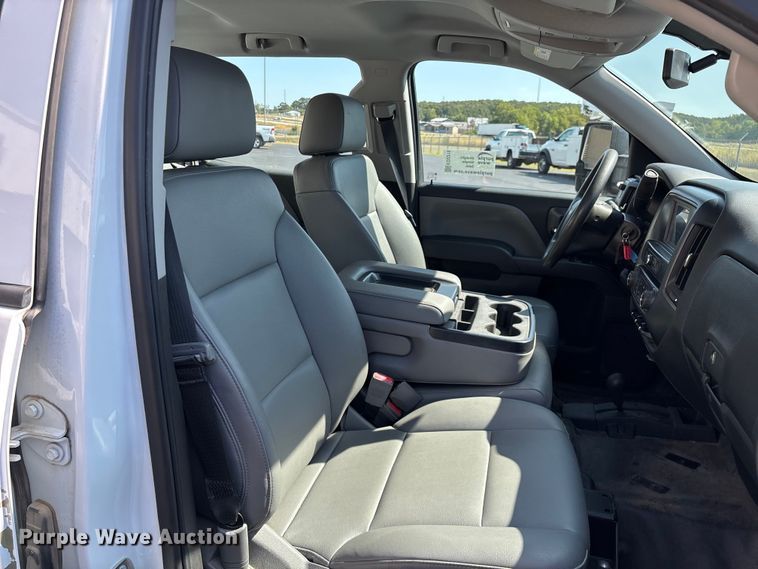 image for item ED2215 2018 Chevrolet Silverado 1500 Crew Cab pickup truck