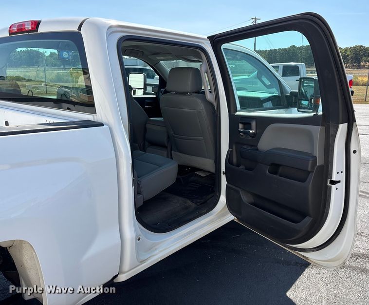 image for item ED2215 2018 Chevrolet Silverado 1500 Crew Cab pickup truck