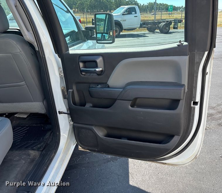 image for item ED2215 2018 Chevrolet Silverado 1500 Crew Cab pickup truck