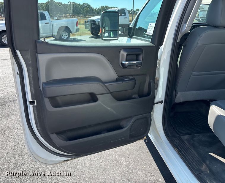 image for item ED2215 2018 Chevrolet Silverado 1500 Crew Cab pickup truck