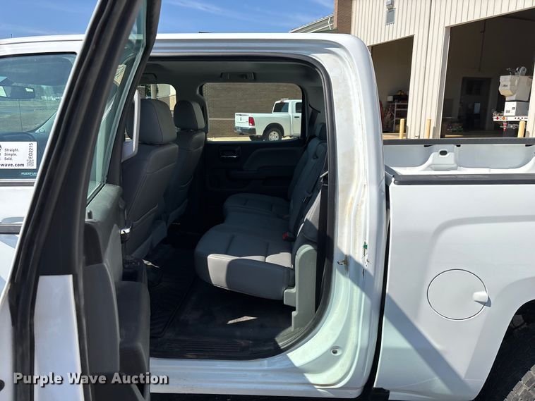 image for item ED2215 2018 Chevrolet Silverado 1500 Crew Cab pickup truck