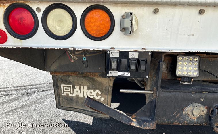 image for item ED2216 2012 Dodge Ram 5500 bucket truck