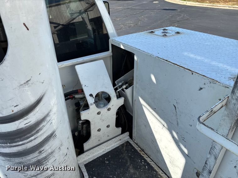 image for item ED2216 2012 Dodge Ram 5500 bucket truck