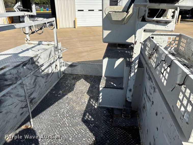 image for item ED2216 2012 Dodge Ram 5500 bucket truck