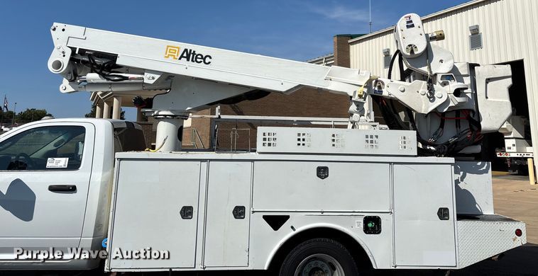 image for item ED2216 2012 Dodge Ram 5500 bucket truck