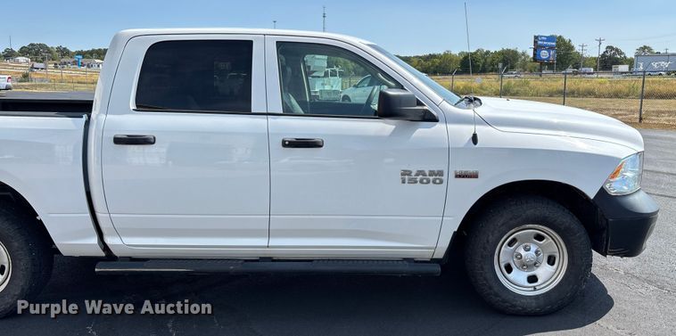image for item ED2218 2016 RAM 1500 Crew Cab pickup truck