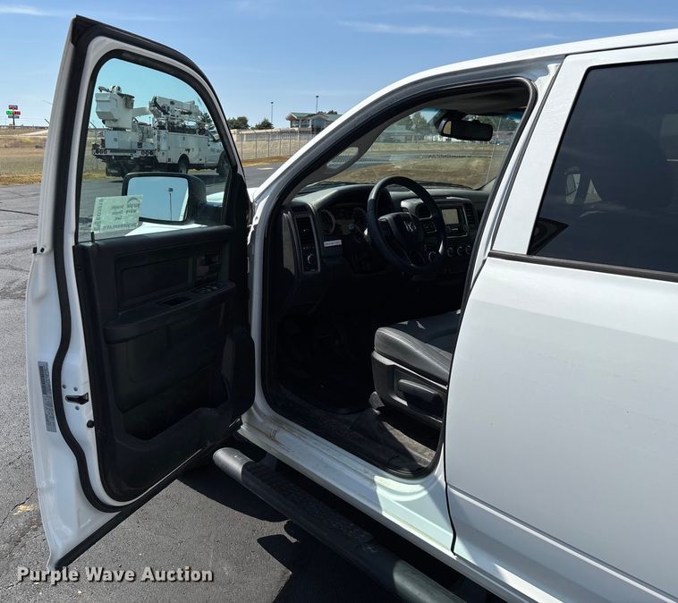 image for item ED2218 2016 RAM 1500 Crew Cab pickup truck