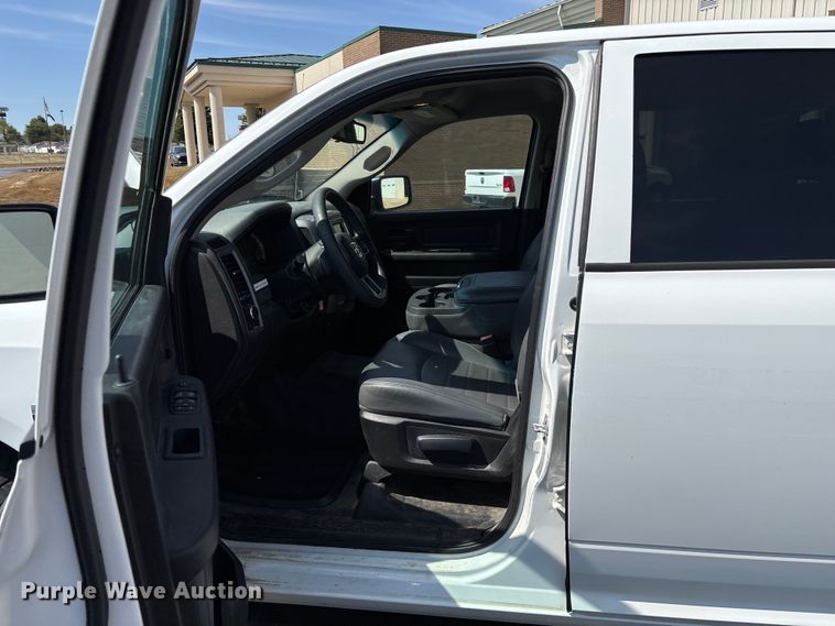 image for item ED2218 2016 RAM 1500 Crew Cab pickup truck