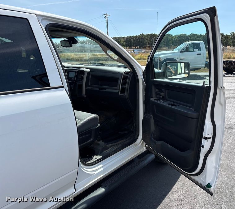 image for item ED2218 2016 RAM 1500 Crew Cab pickup truck