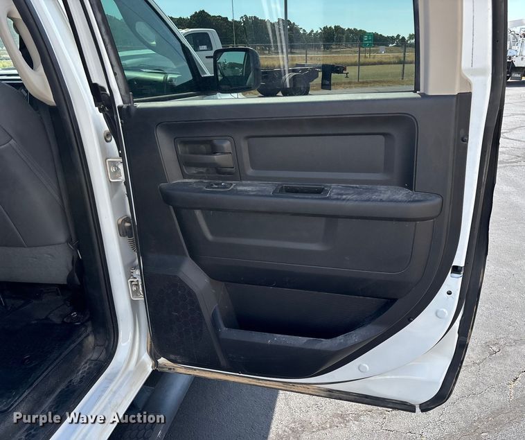 image for item ED2218 2016 RAM 1500 Crew Cab pickup truck