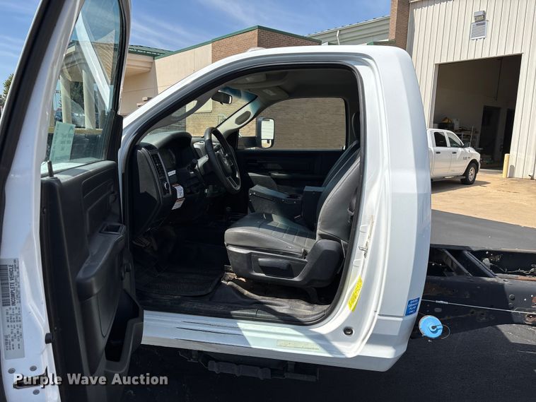 image for item ED2219 2015 RAM 5500 truck cab and chassis