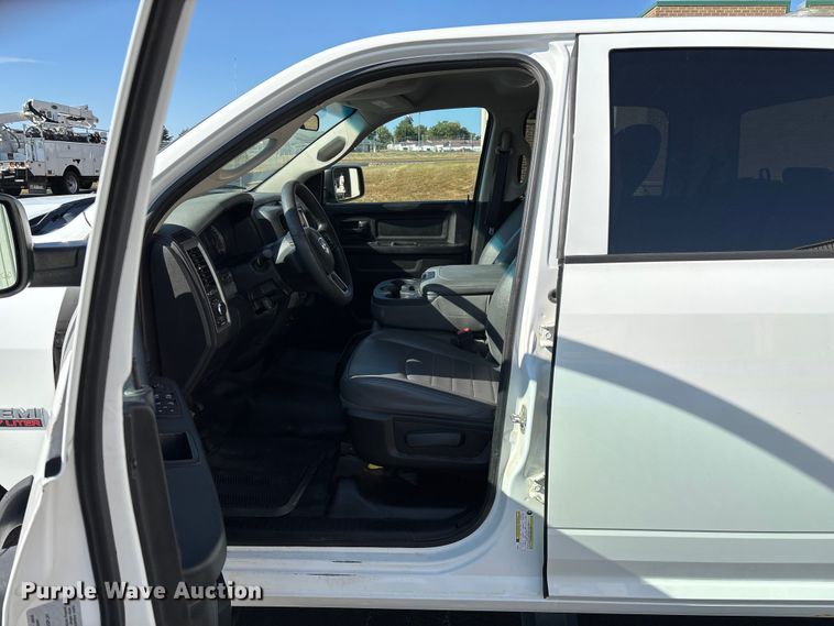 image for item ED2220 2017 RAM 1500 Crew Cab pickup truck