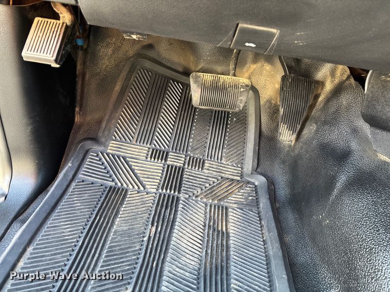 image for item ED2220 2017 RAM 1500 Crew Cab pickup truck