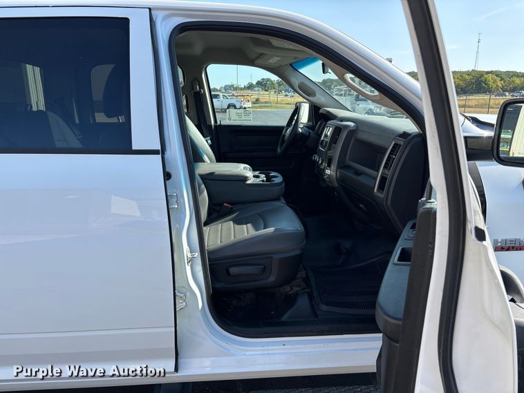 image for item ED2220 2017 RAM 1500 Crew Cab pickup truck